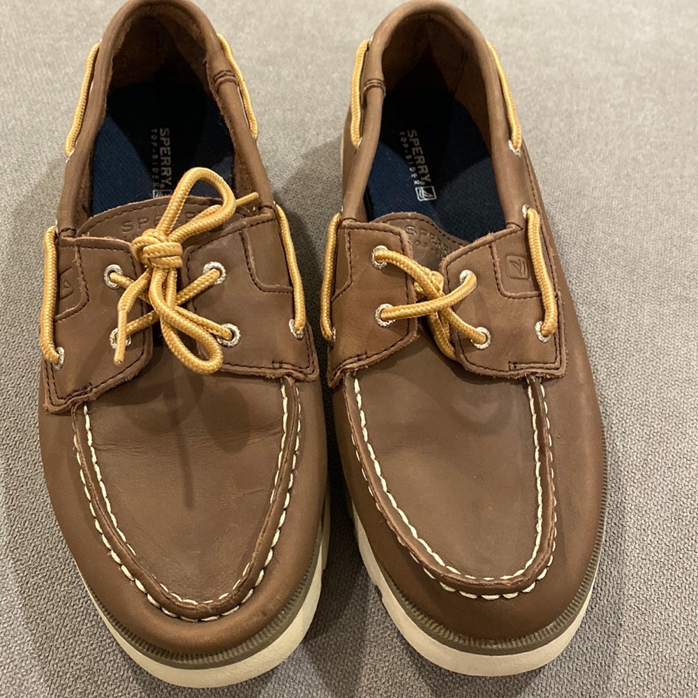 Worn a few times! Sperry boys topsider.